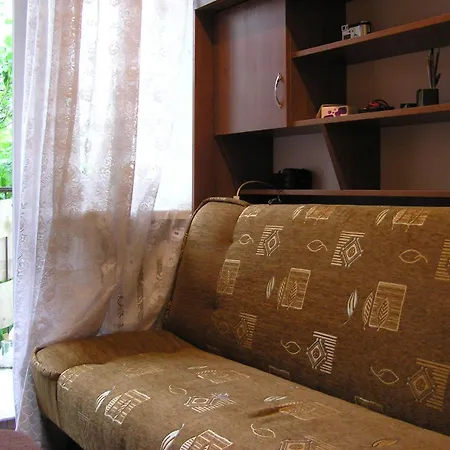 Apartament 3a , Mieszkanie Dwupokojowe Normalne Z Aneksem Kuchennym ,pokoje Przechodnie Halczyna 9 Glowackiego 32 *